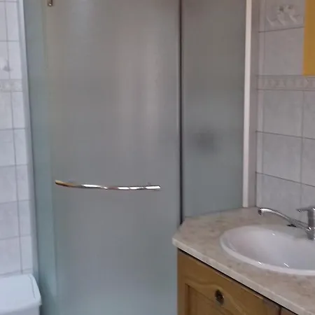 Toparti Vendeghaz * Bonyhád